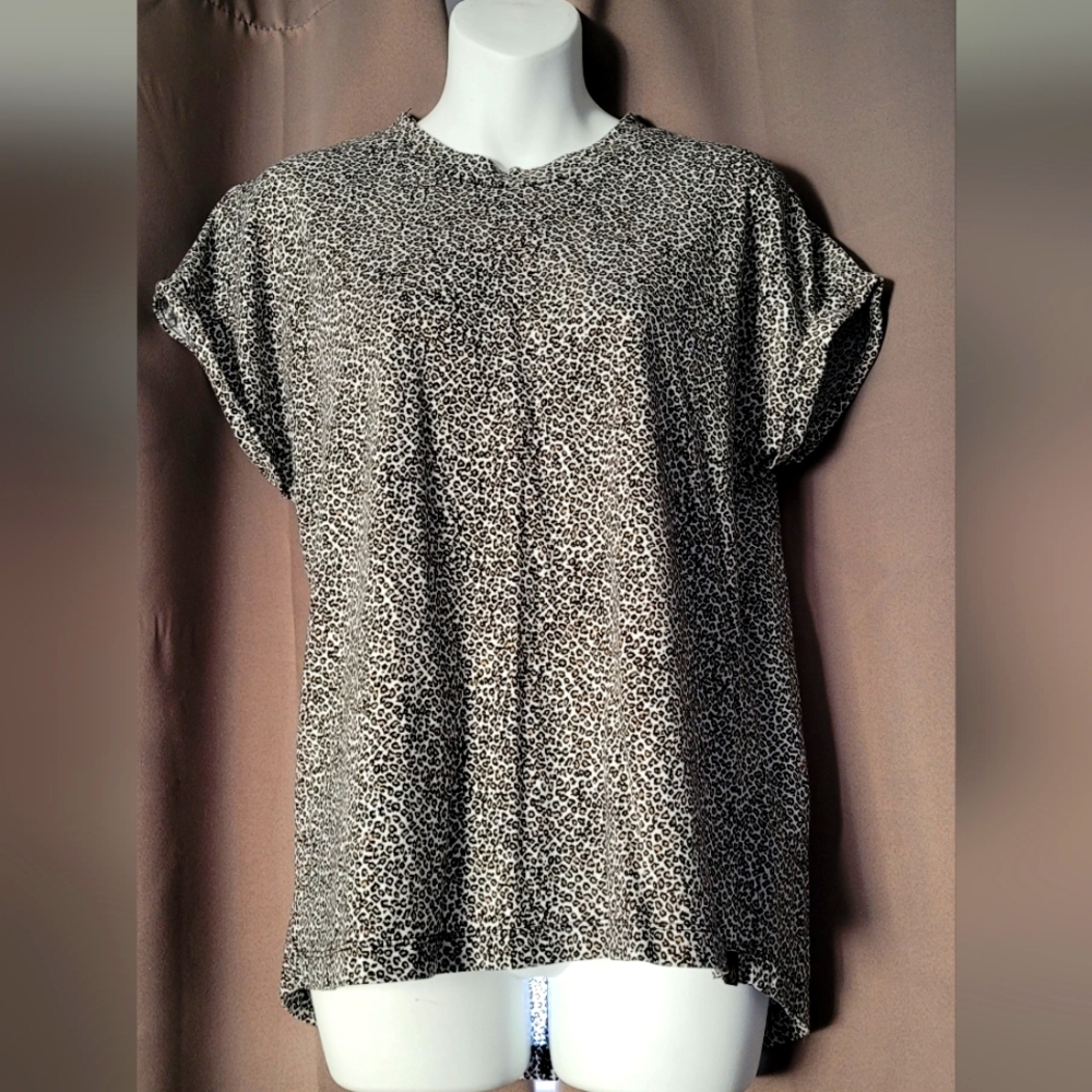 3/$50! Volcom animal print short sleeve tee size S
